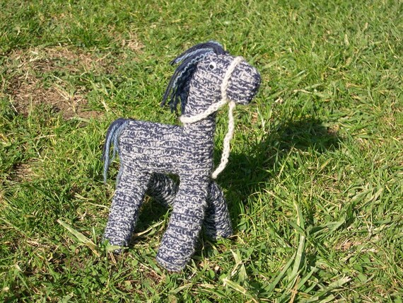 knit horse